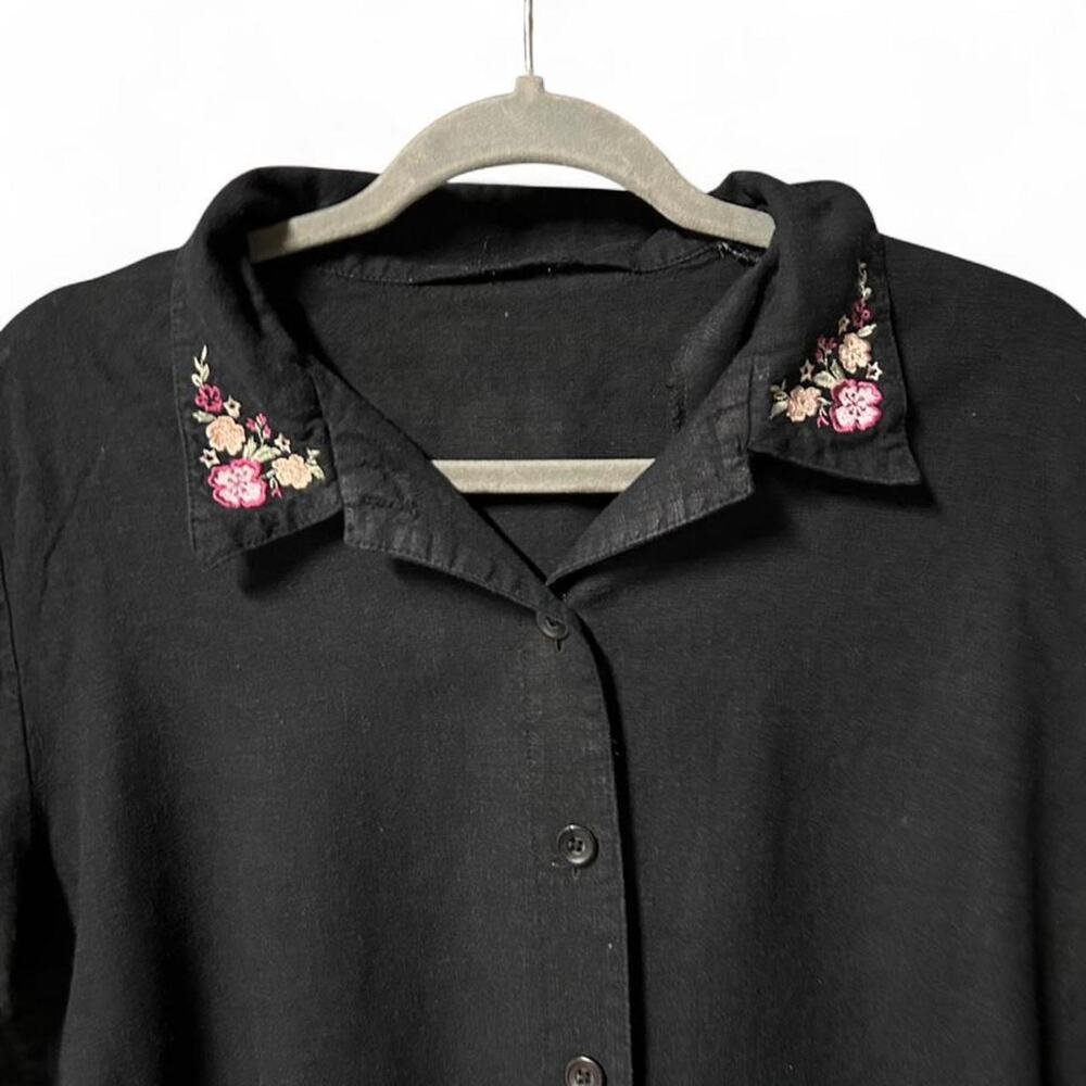 Small / medium vintage short linen black boxy blouse with embroidered floral - Picture 2 of 4
